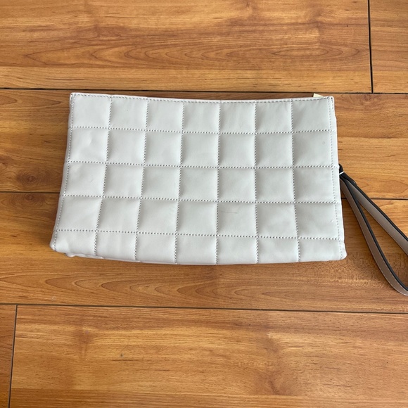 MK Michael Kors Beige Leather Stitch Studded Wristlet Clutch Bag - Picture 3 of 6